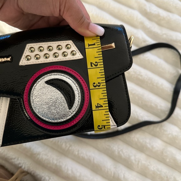 Betsey Johnson Get My Good Side Camera Crossbody Bag - Picture 9 of 9